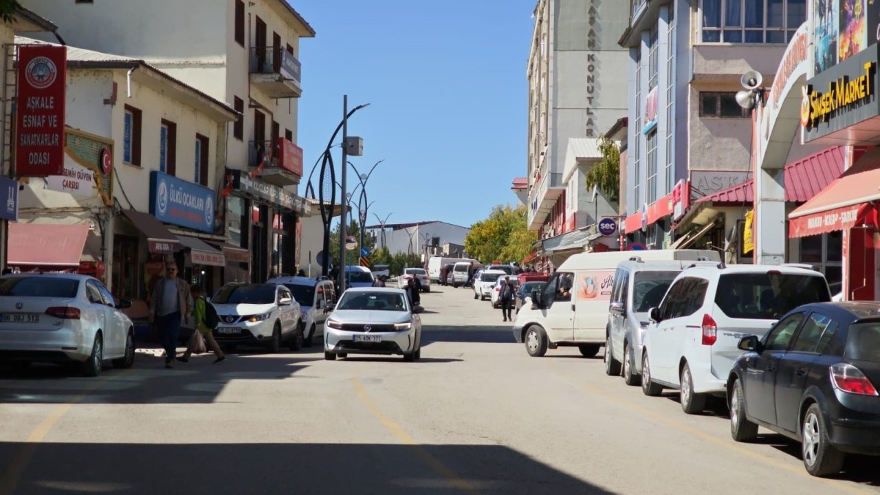 Aşkale’de 4.4 büyüklüğünde deprem paniğe neden oldu