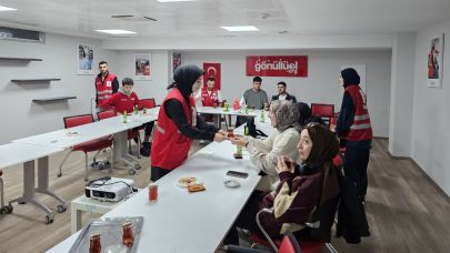 Genç Kızılay, gönüllüleriyle akşam çayında buluştu