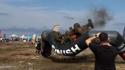 Finish çizgisini takla atarak geçtiler