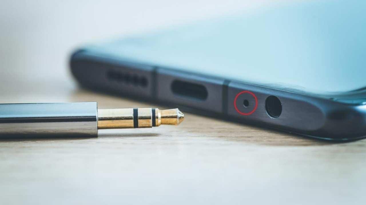 Akıllı telefonunuzda şarj girişinin yanındaki o küçük deliğin anlamı açıklandı