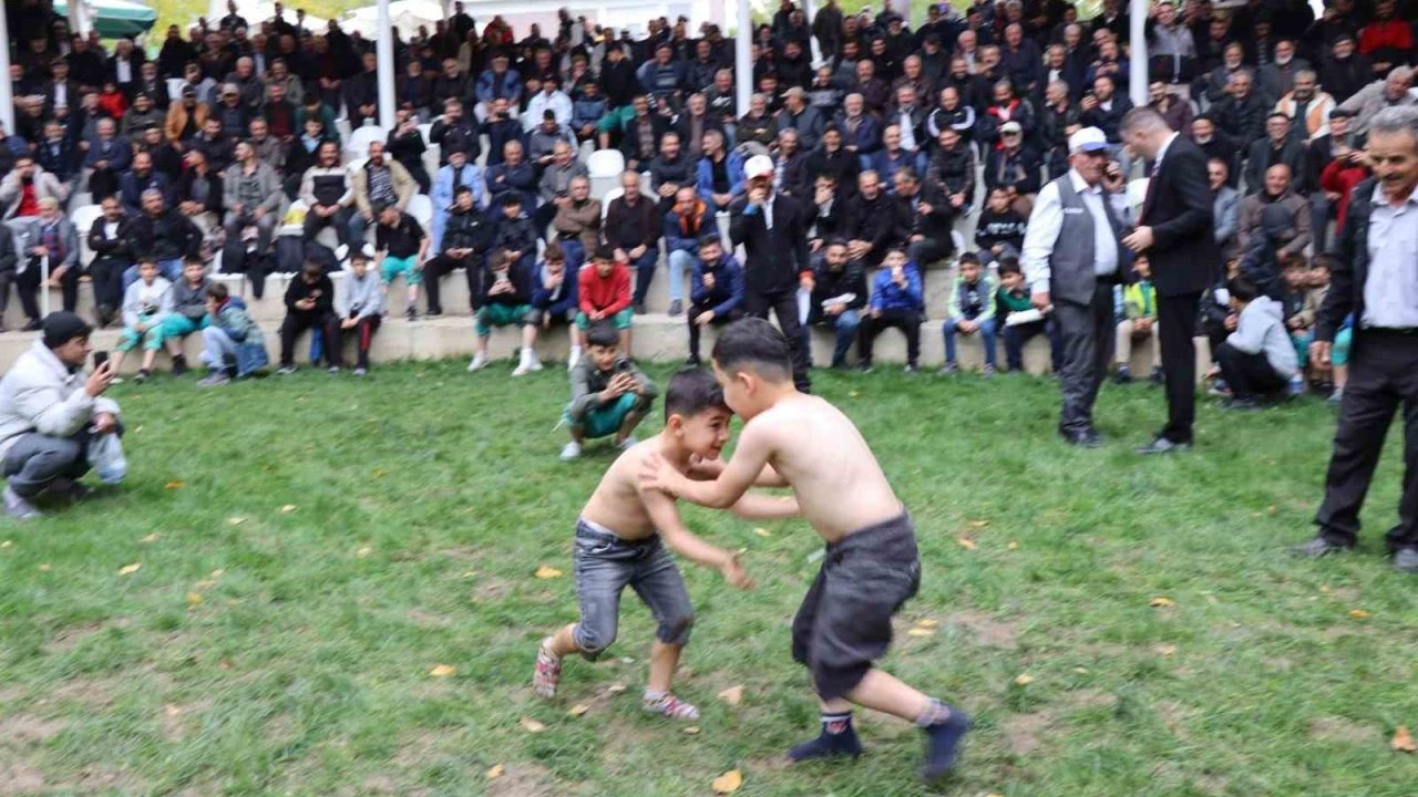Cumhuriyet ile yaşıt karakucak güreşleri