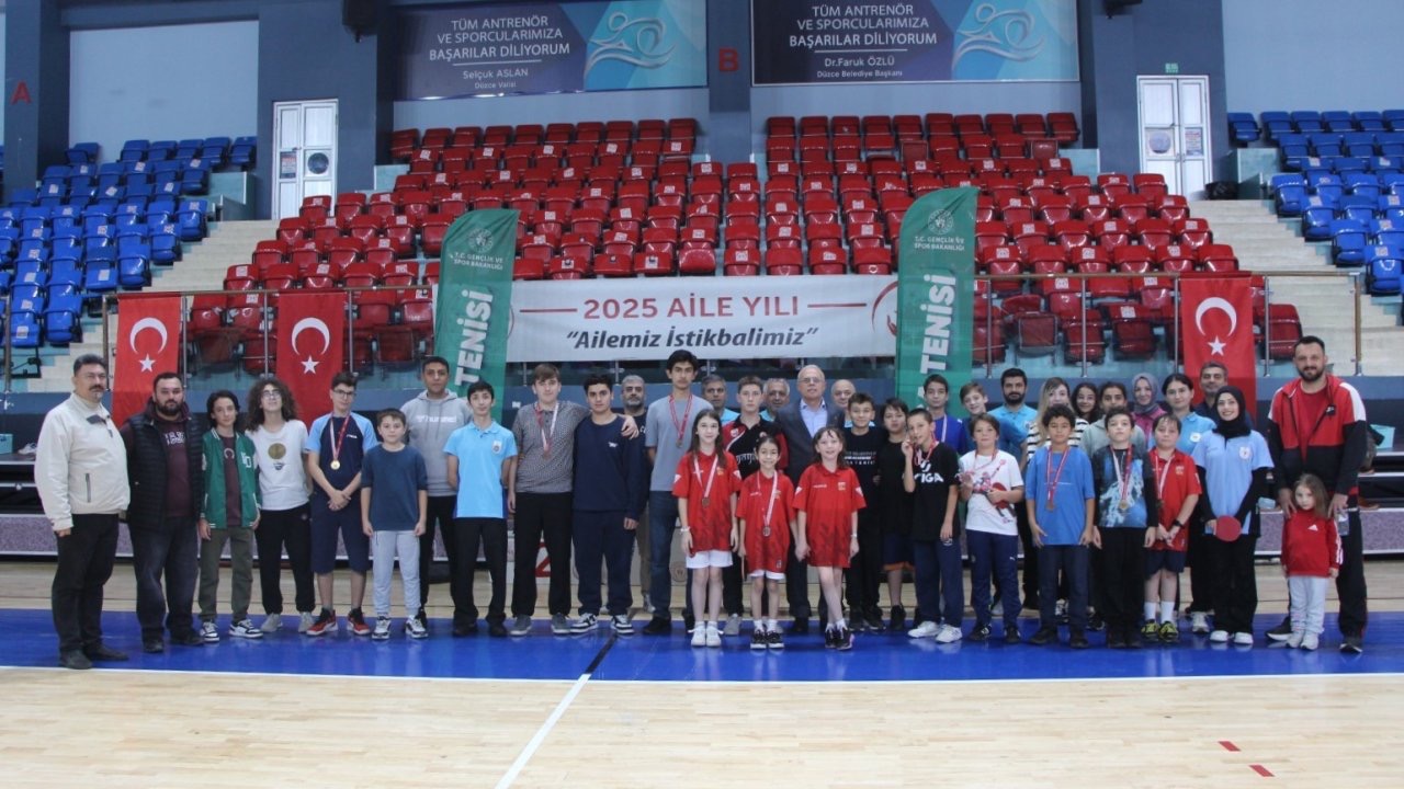 Düzce’de Masa tenisi turnuvasının şampiyonları belli oldu