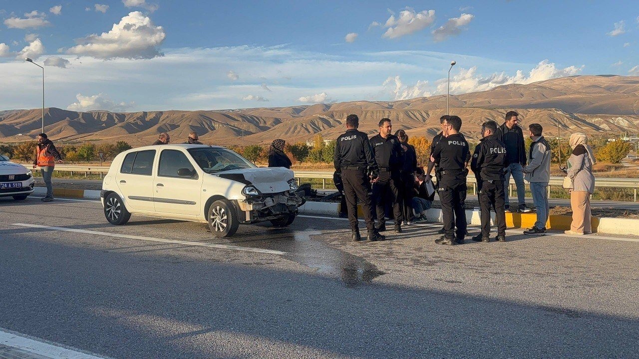 Erzincan-Sivas kara yolunda kaza: 2 yaralı