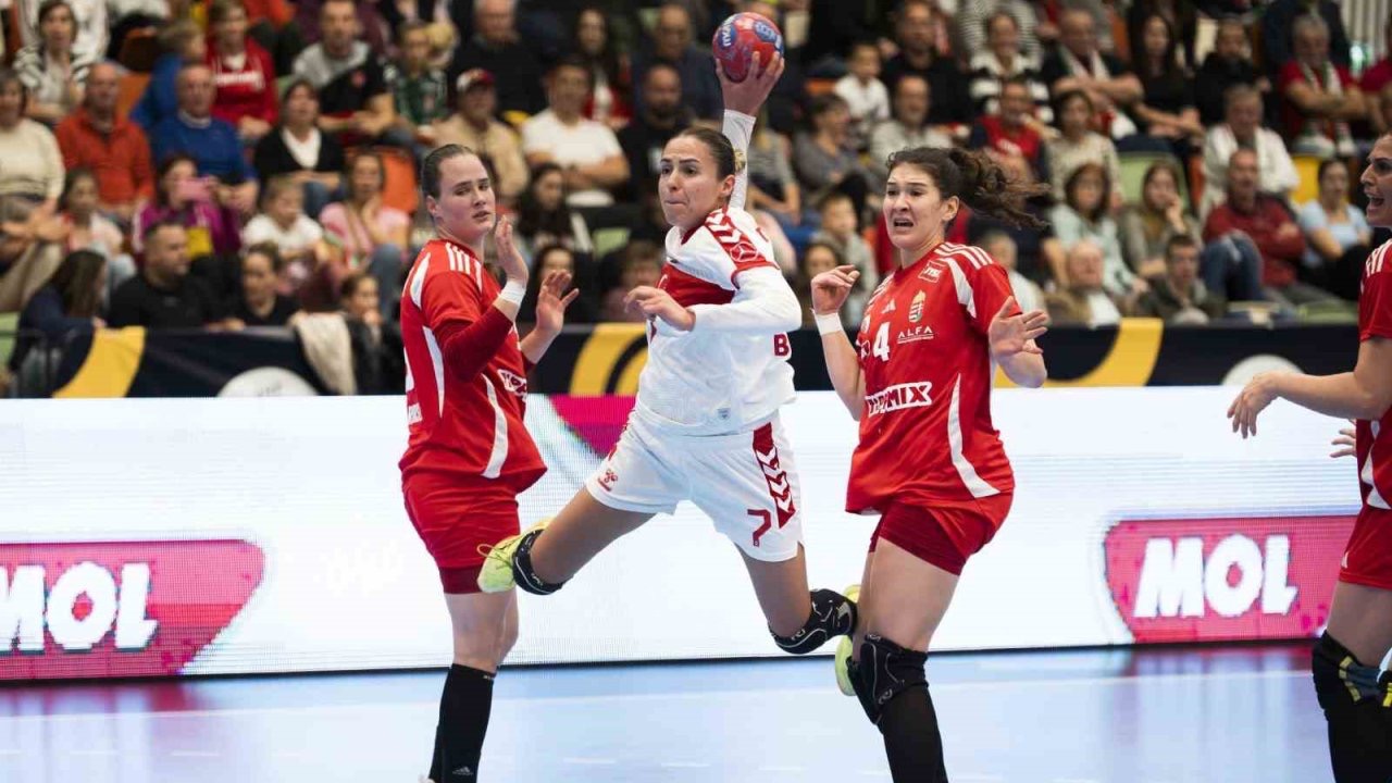 Kadın A Milli Hentbol Takımı, EURO Cup ilk maçında Macaristan’a mağlup oldu