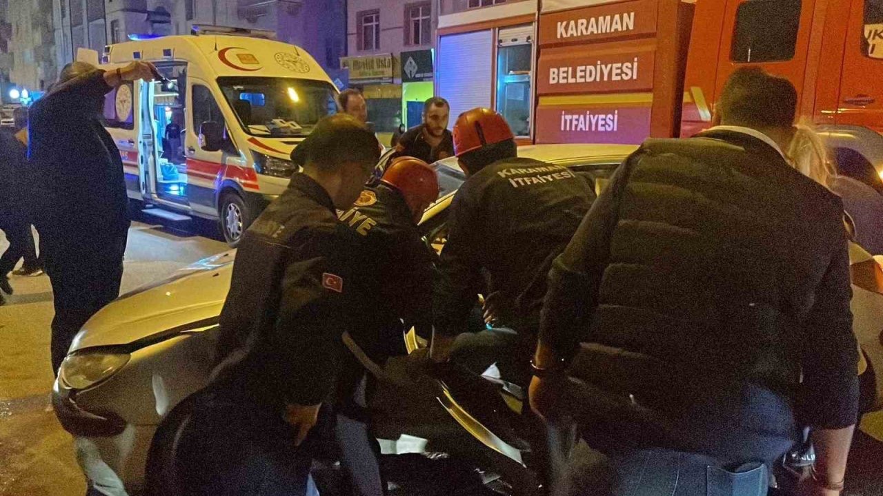 Kazada sonrası araçta sıkışan sürücüyü itfaiye kurtardı