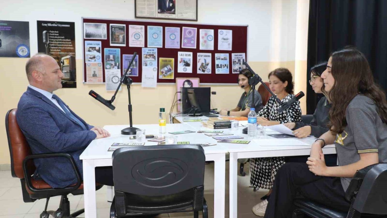 Öğrenciler sınav stresini ‘Genç Radyo’ ile aşıyor