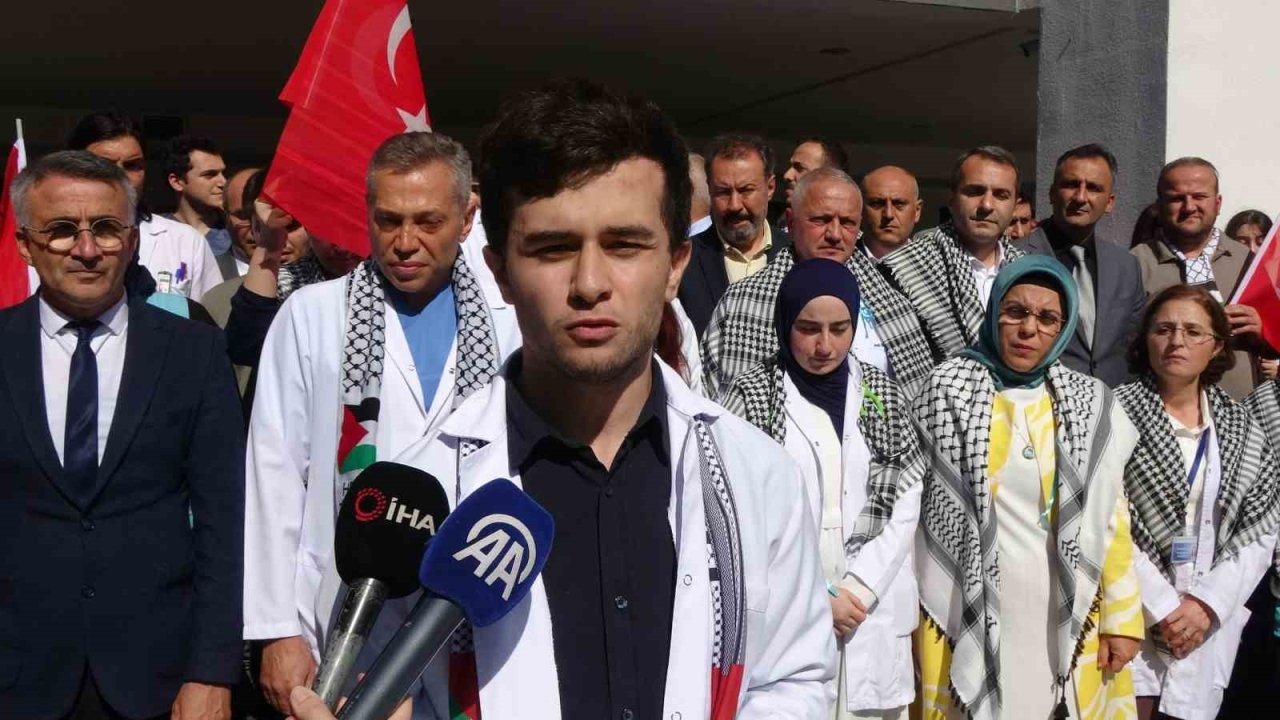 Trabzon’da doktor adaylarından "Hayat Kurtaran Eller Gazze’deki Katliama Susamaz" protestosu