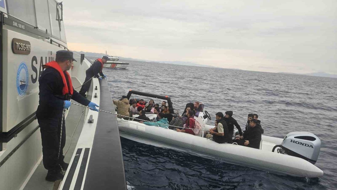 Yunanistan’ın geri ittiği 36 düzensiz göçmen kurtarıldı