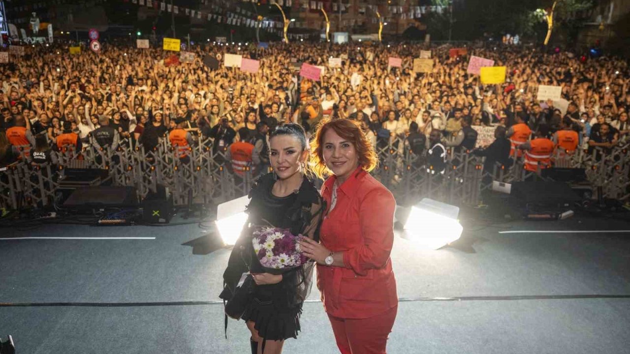 4. Uluslararası Tarsus Festivalinde Fatma Turgut rüzgarı