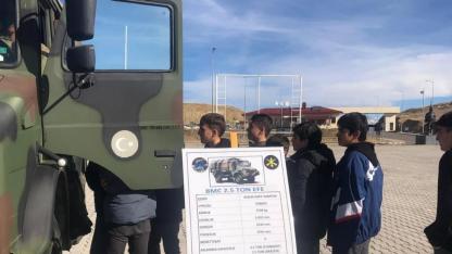 Bayburt Anadolu İHL Öğrencilerinden kışla ziyareti