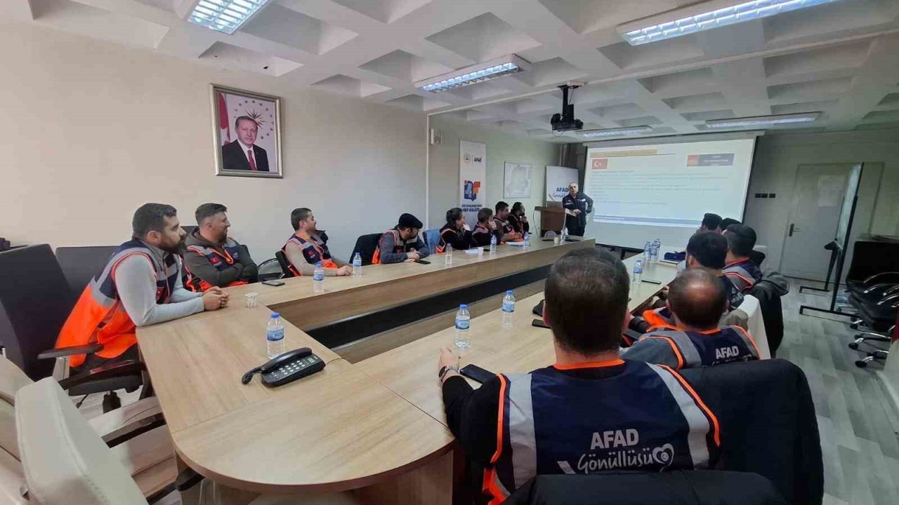 Bayburt’ta MEB AKUB ekiplerine destek AFAD gönüllüsü eğitimi başladı