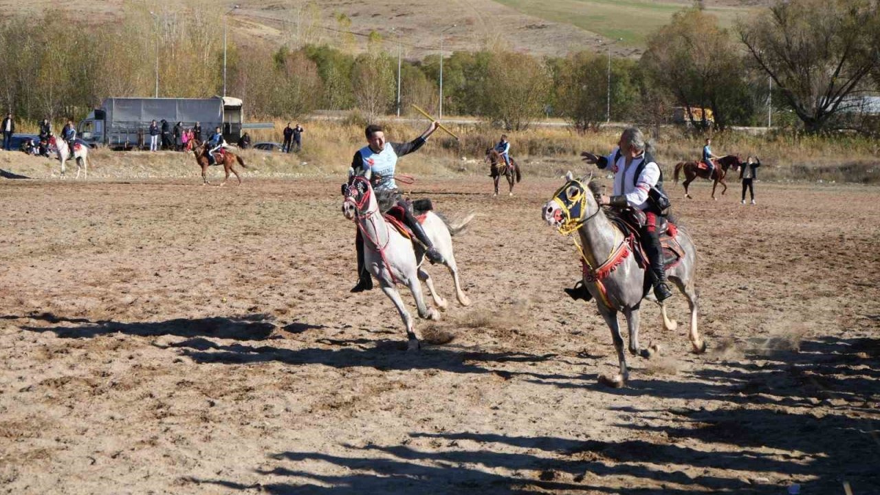 Cirit nefes kesti! Atlar dostluk için koştu...