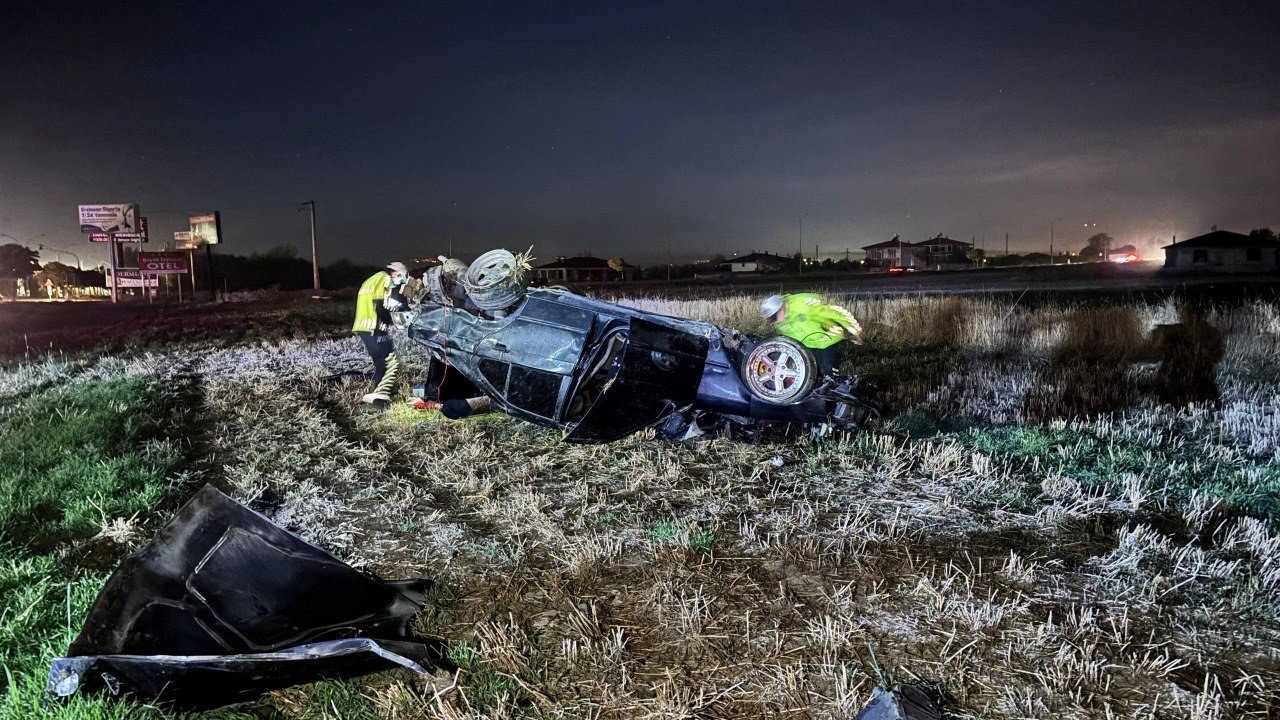 Erzincan’da takla atan otomobilde 2 kişi yaralandı