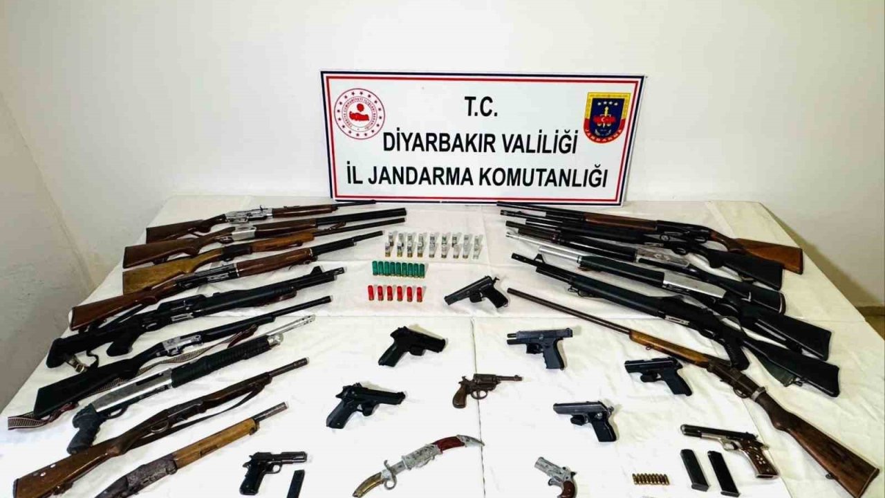 Jandarma ekiplerinden silah ve kaçakçılık operasyonu
