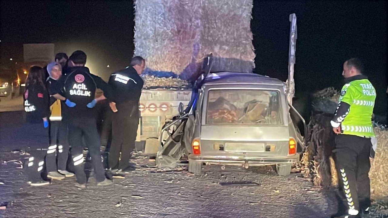 Karaman’da otomobil tıra ok gibi saplandı: Karı-koca hayatını kaybetti