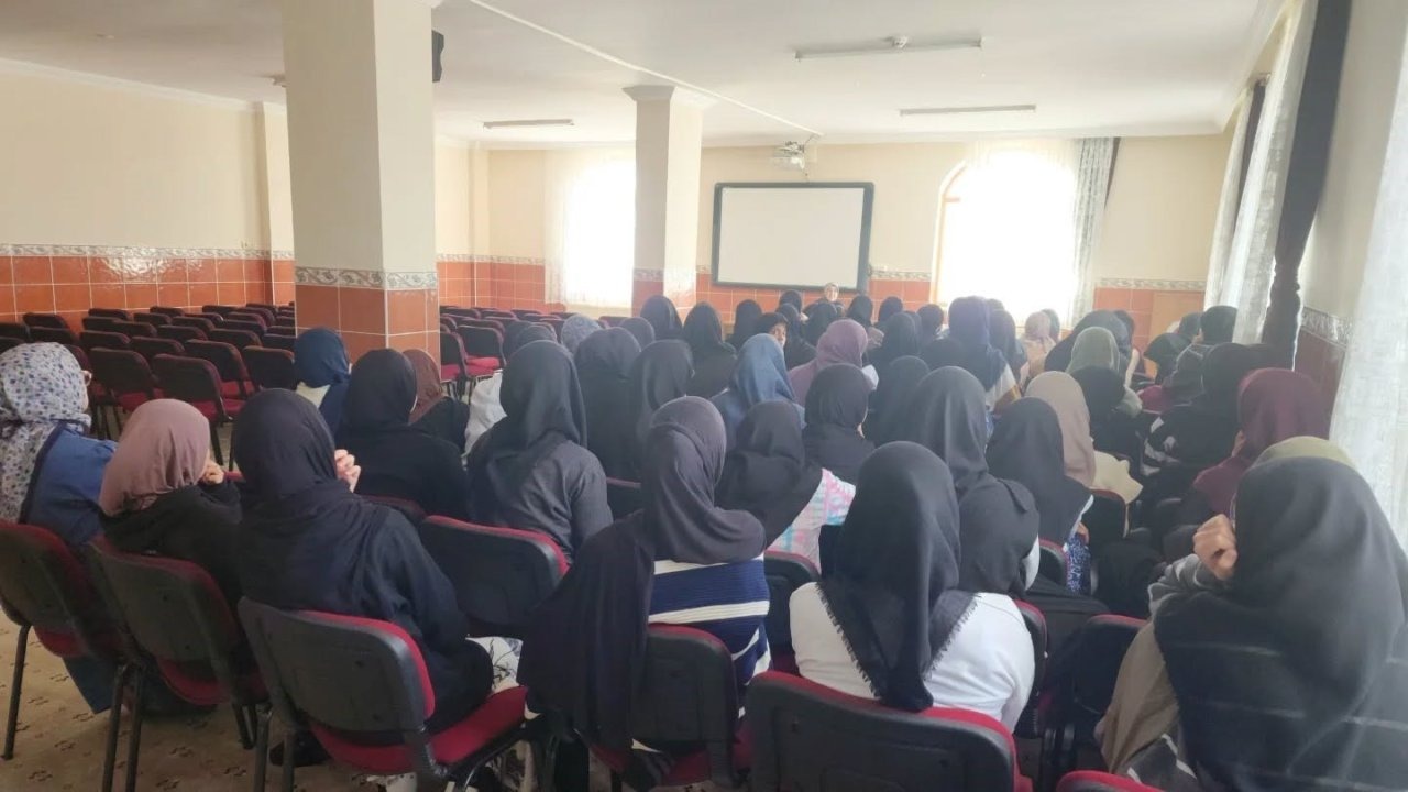 Kur’an kursu öğrencilerine yönelik seminerler devam ediyor