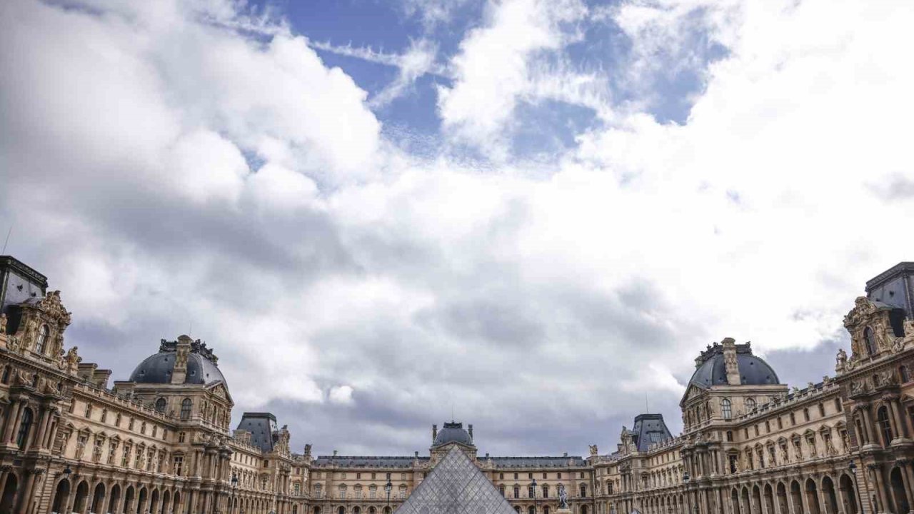 Louvre Müzesi’nde yapısal zayıflıklar nedeniyle bir galeri kapatıldı