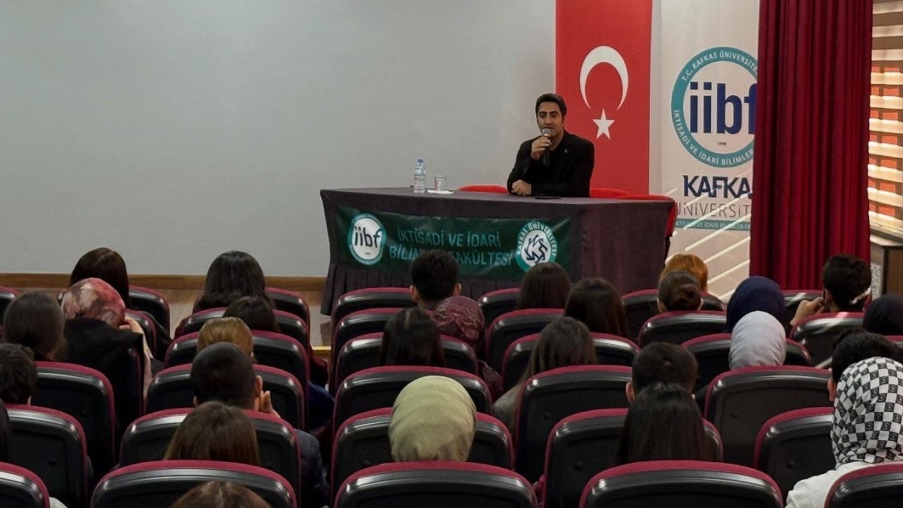 Sarıkamış Kaymakamı Aslantatar, öğrencilerle buluştu