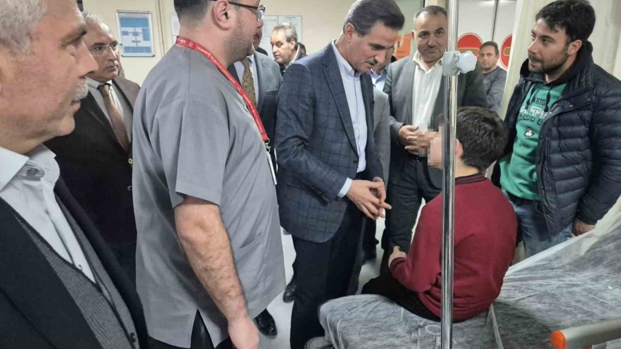 Vali Baruş, zehirlenme şüphesiyle hastaneye kaldırılan öğrencileri ziyaret etti