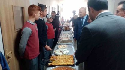 Öğrenciler yöresel lezzetleri tanıttı