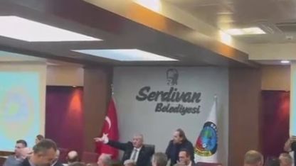 Üniversitelilerin izlediği meclis toplantısında arbede: Başkan Çelik’ten ‘Siz kimsiniz’ tepkisi