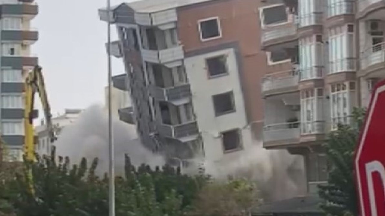 Ağır hasarlı bina yıkım sırasında korna sesiyle yerle bir oldu, facianın eşiğinden dönüldü