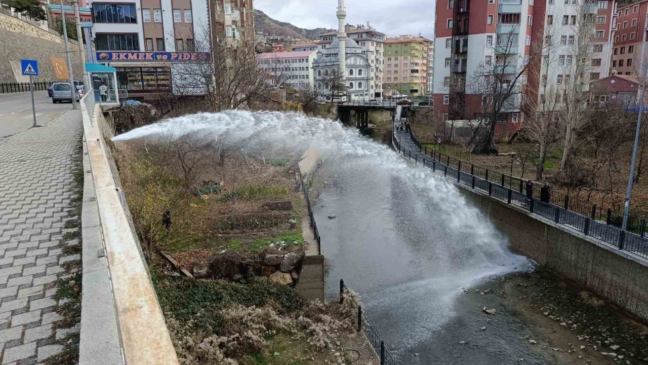 Ana su hattındaki tonlarca su Harşit Çayı’na aktı