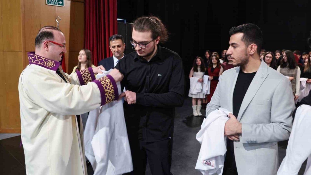 Atatürk Üniversitesi Tıp Fakültesinde beyaz önlük heyecanı