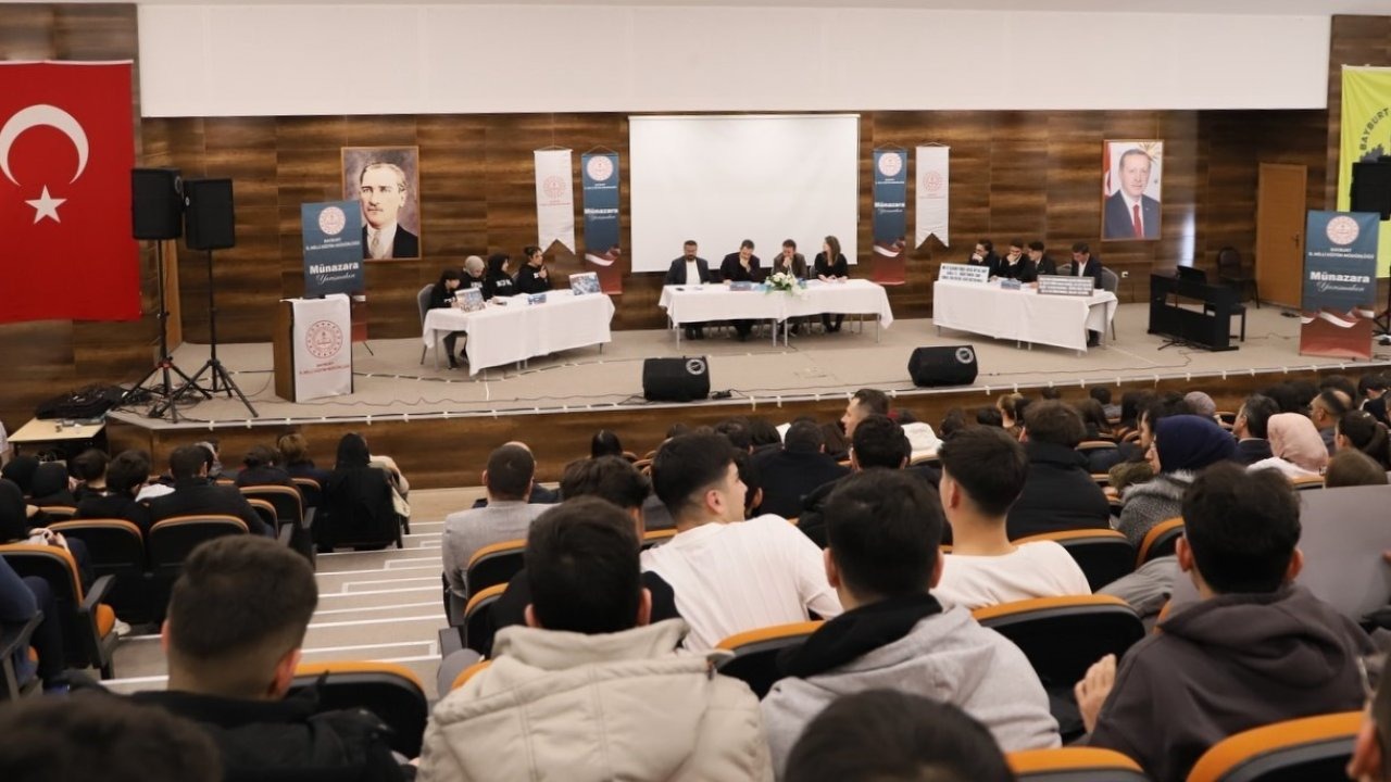 Bayburt’ta ’Liseler Arası Münazara Yarışması’ devam ediyor