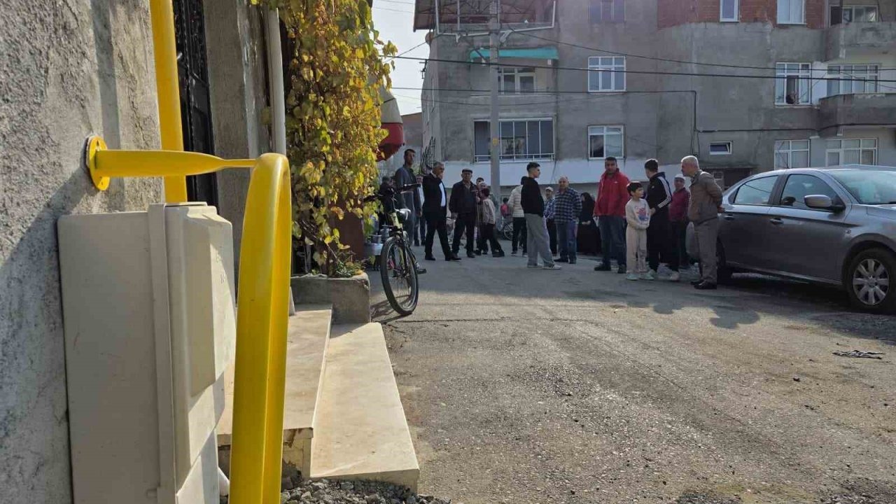 Doğal gaz 10 metre ötede, mahalleli yıllardır beklemede