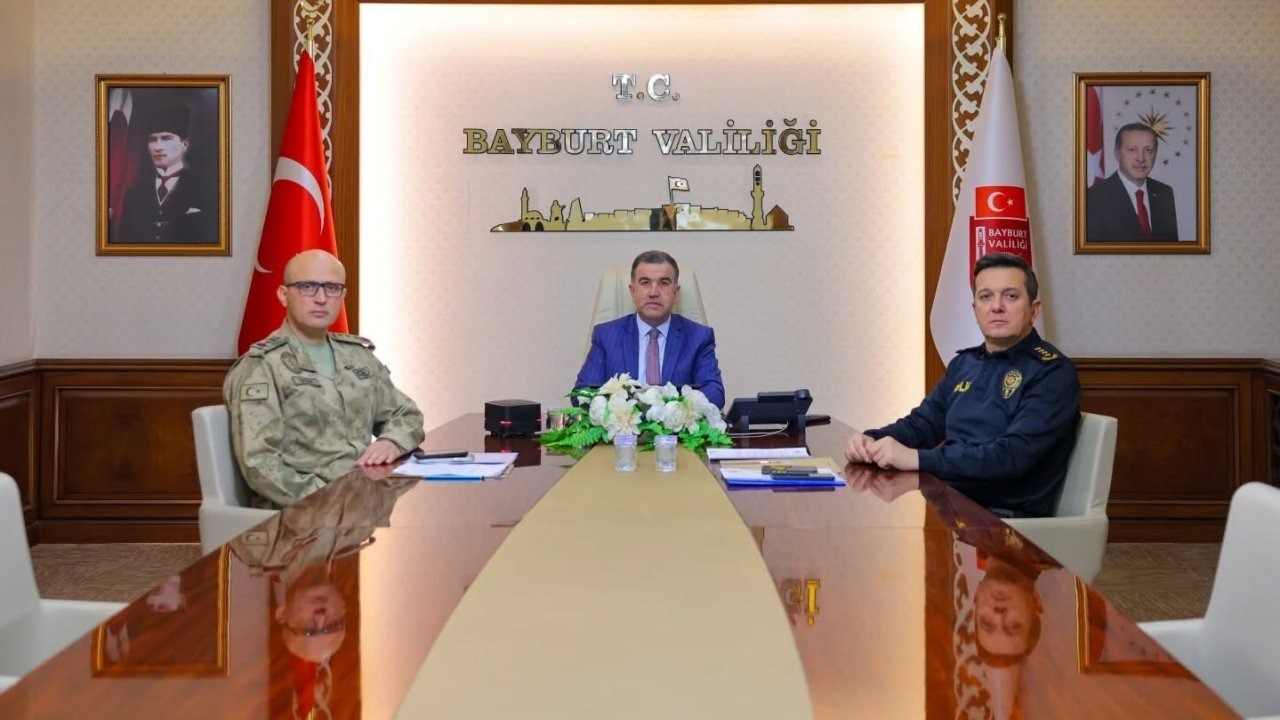 Vali Eldivan, İçişleri Bakanı Yerlikaya başkanlığındaki yeni yıl tedbirleri toplantısına katıldı