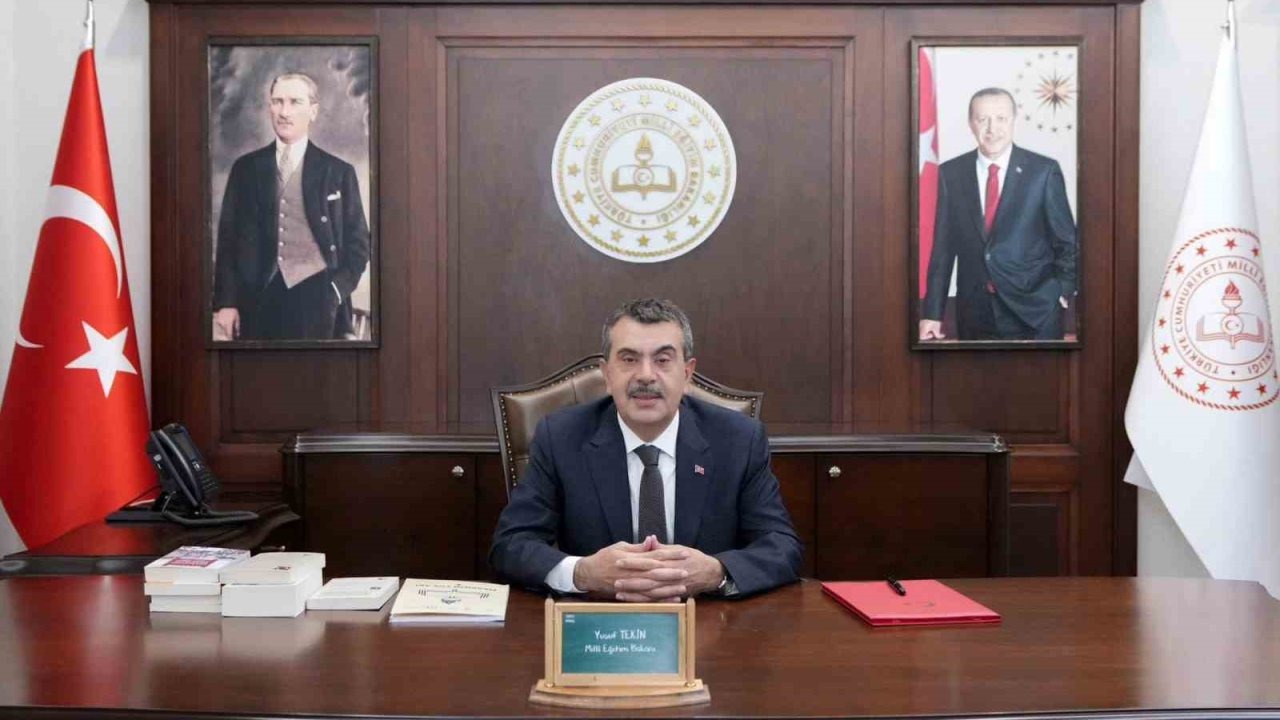 Bakan Tekin: "Evlatlarımızın karne heyecanını içtenlikle paylaşıyorum"