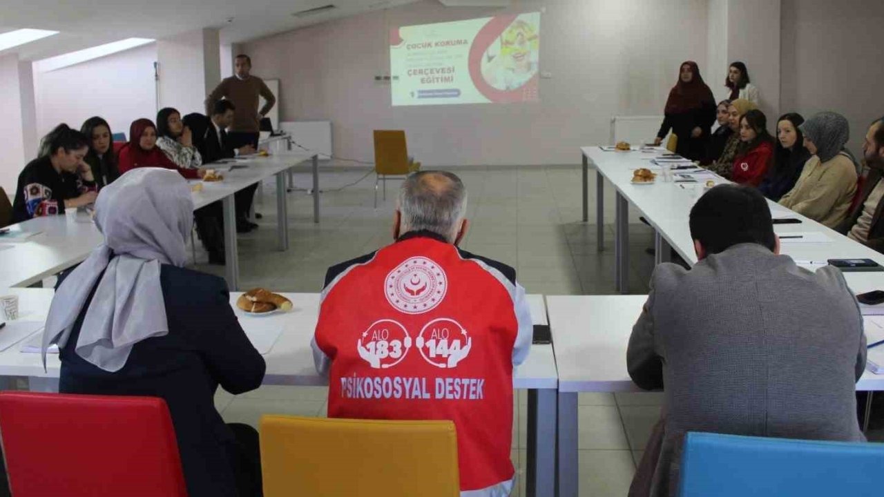Bayburt’ta çocuk koruma hizmetlerine yönelik meslek içi eğitim düzenlendi