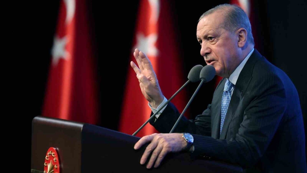 Cumhurbaşkanı Erdoğan: "Önümüzdeki 3 yılda 3 milyondan fazla gencimizi istihdama kazandıracak, 445 milyar liralık devasa bir kaynağı bu programa tahsis edeceğiz"