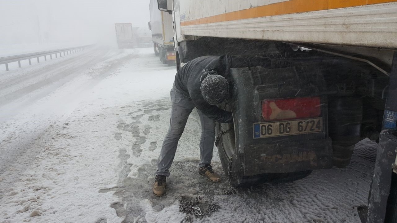 Erzincan’da kar ve tipi ulaşımı olumsuz etkiledi