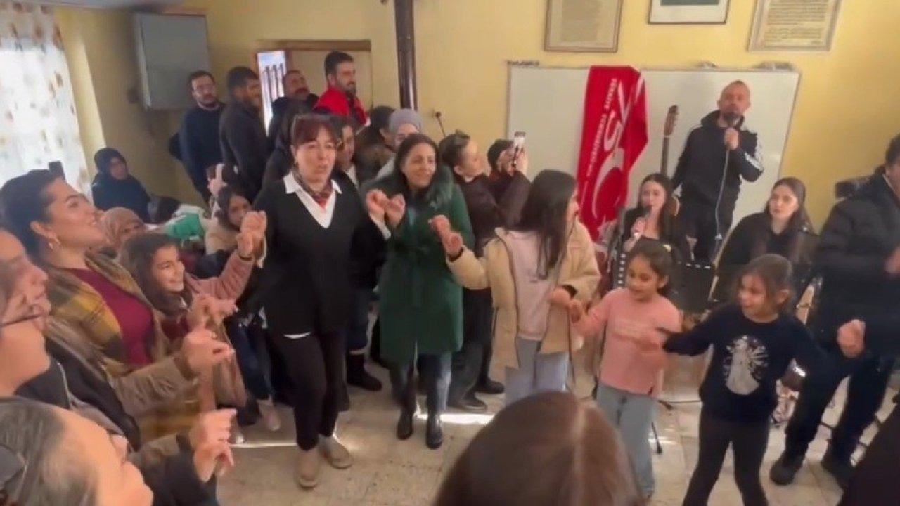 Köy okullarında müzik, oyun ve oyuncakla gelen mutluluk