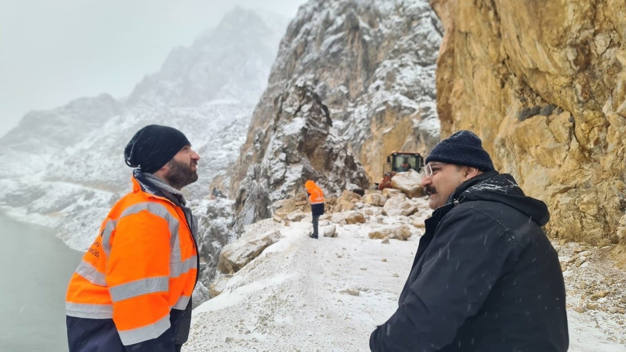 Taş Yolu’nda tehlike oluşturan kaya ve taşlar temizlendi