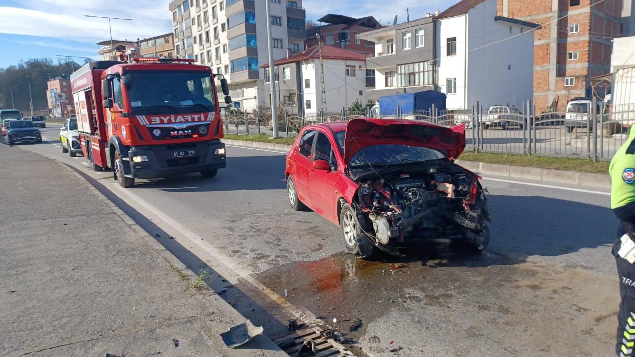 Trabzon-Araklı-Bayburt Yolunda Korkutan Kaza: 5 Yaralı!