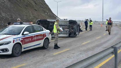 Emniyet kemeri hayat kurtardı: 2 kişi kazayı yara almadan atlattı