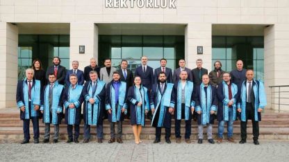 Üniversitede akademik yükselme sevinci