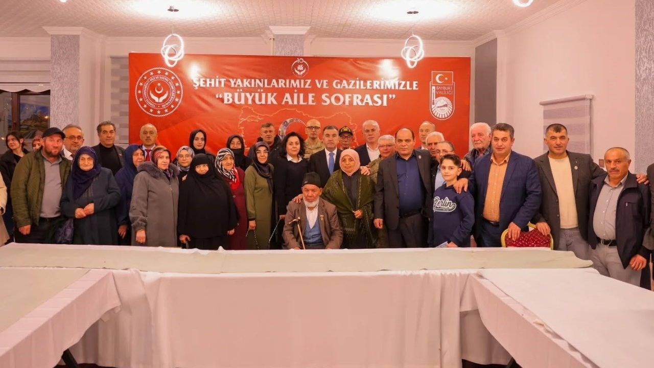 Bayburt’ta büyük aile sofrası kuruldu