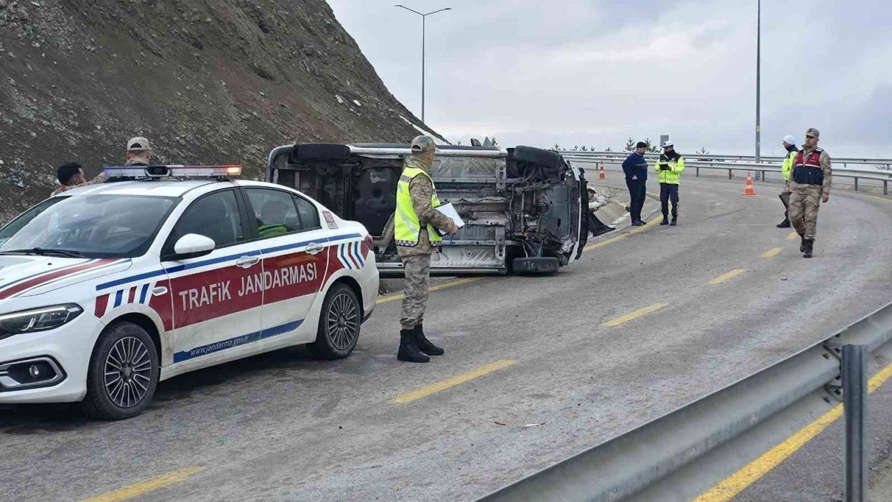 Emniyet kemeri hayat kurtardı: 2 kişi kazayı yara almadan atlattı