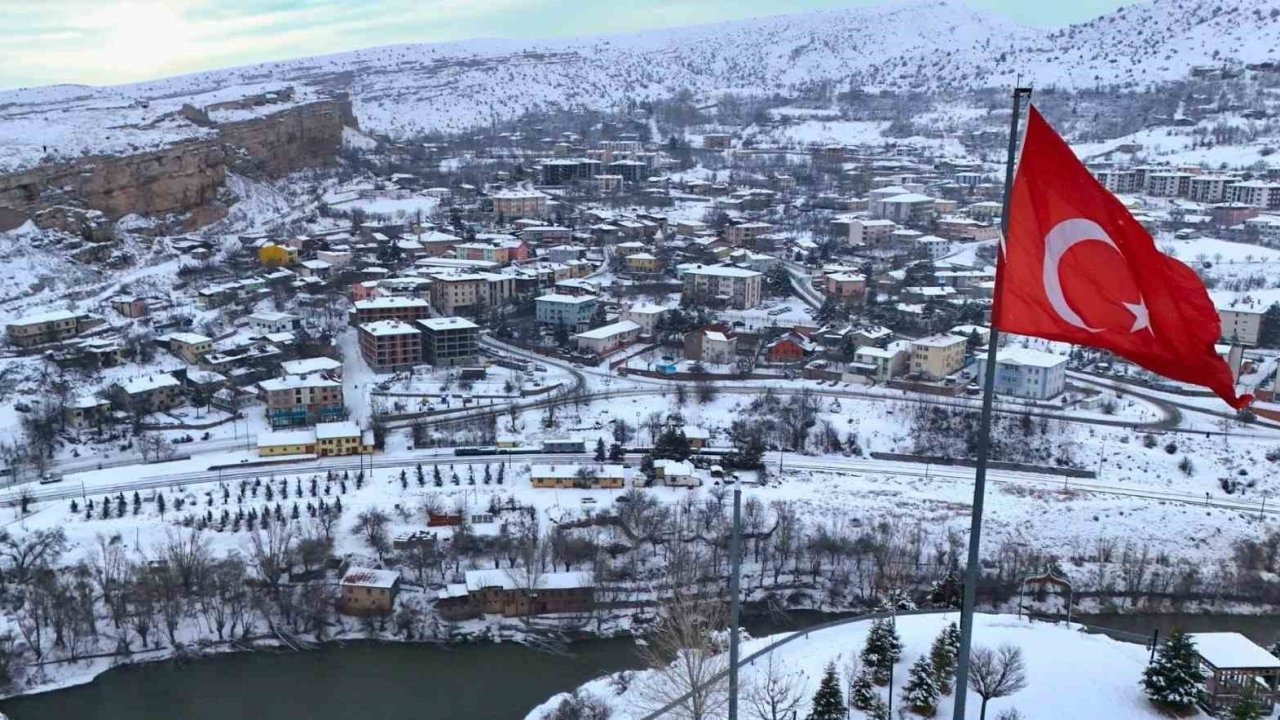 Erzincan Valiliği: "Şu ana kadar herhangi bir can ve mal kaybına yönelik olumsuz bir durum bulunmamaktadır"