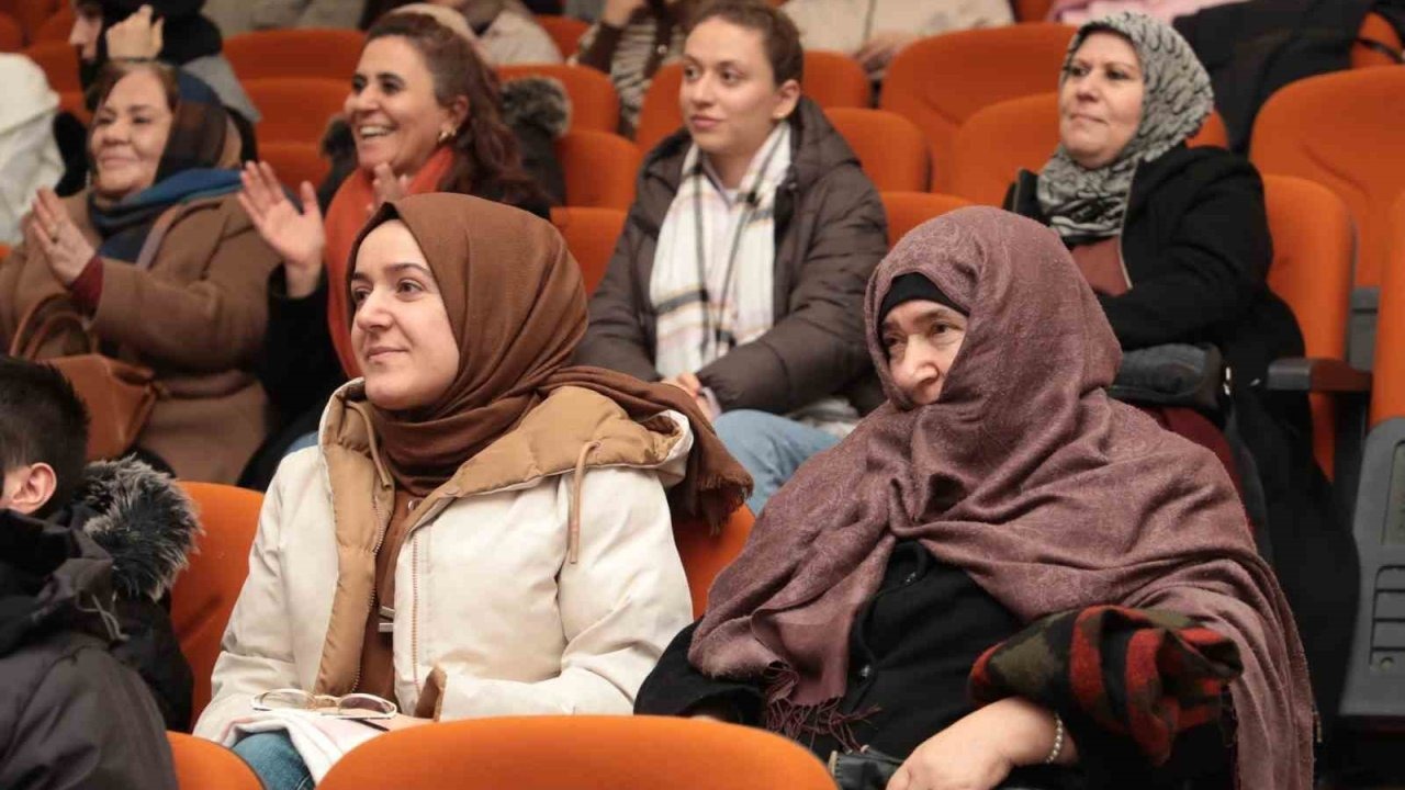 ‘Gülümseten Hatıralar’ izleyiciYle buluştu