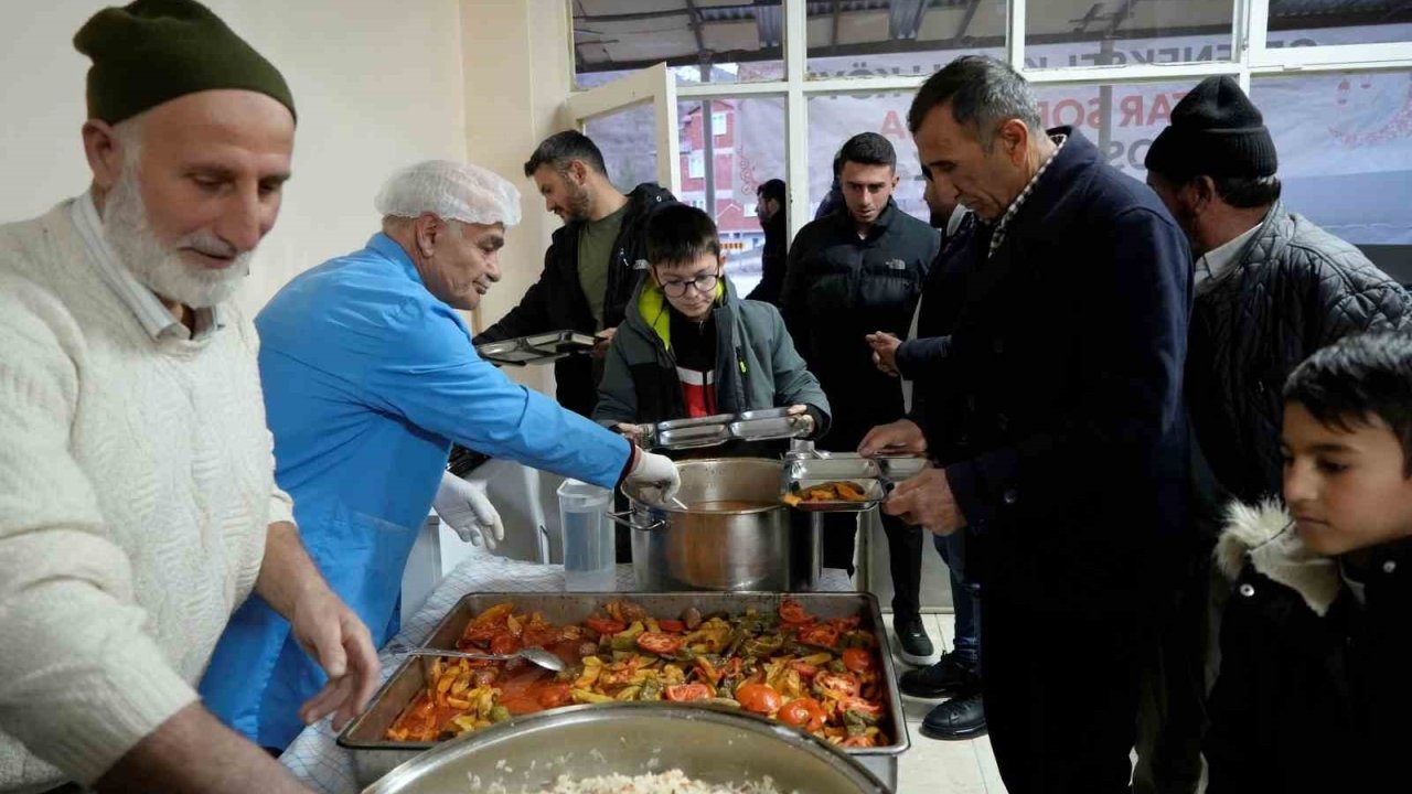 Gümüşhane’nin Kırıklı köyünde 22 yıldır ücretsiz iftar veriliyor