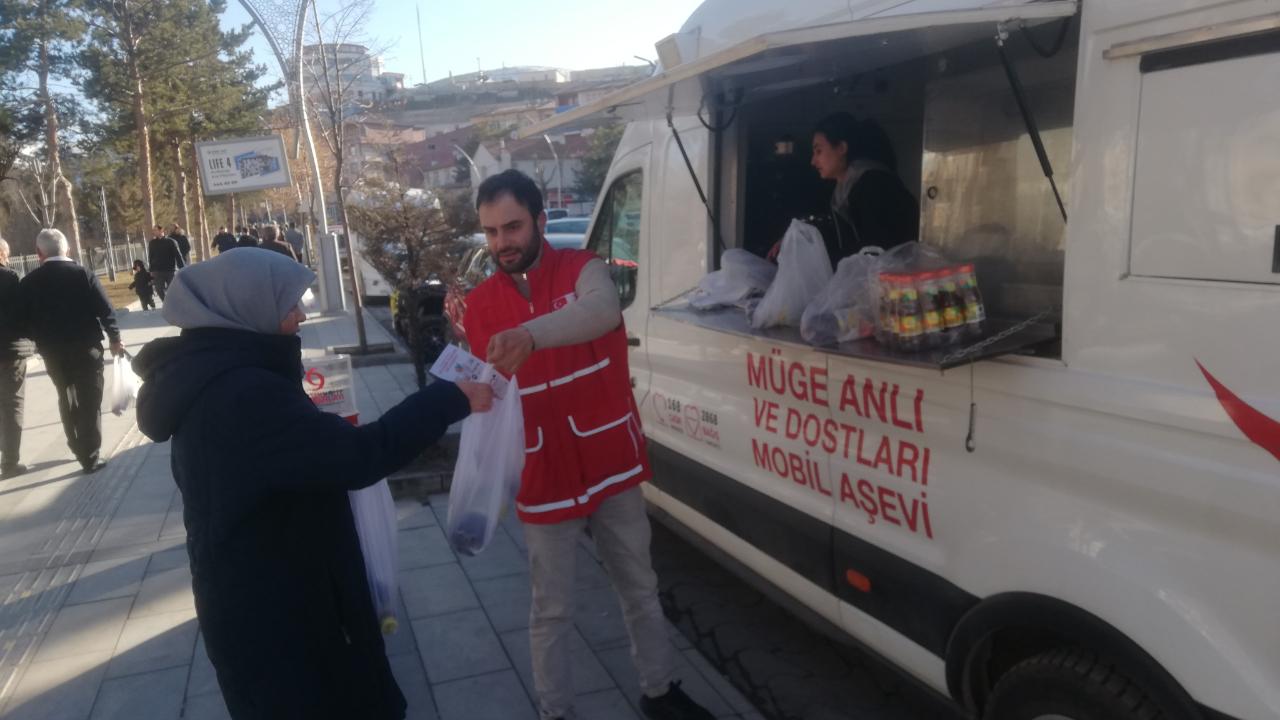 İftarlıklar Kızılay'dan...