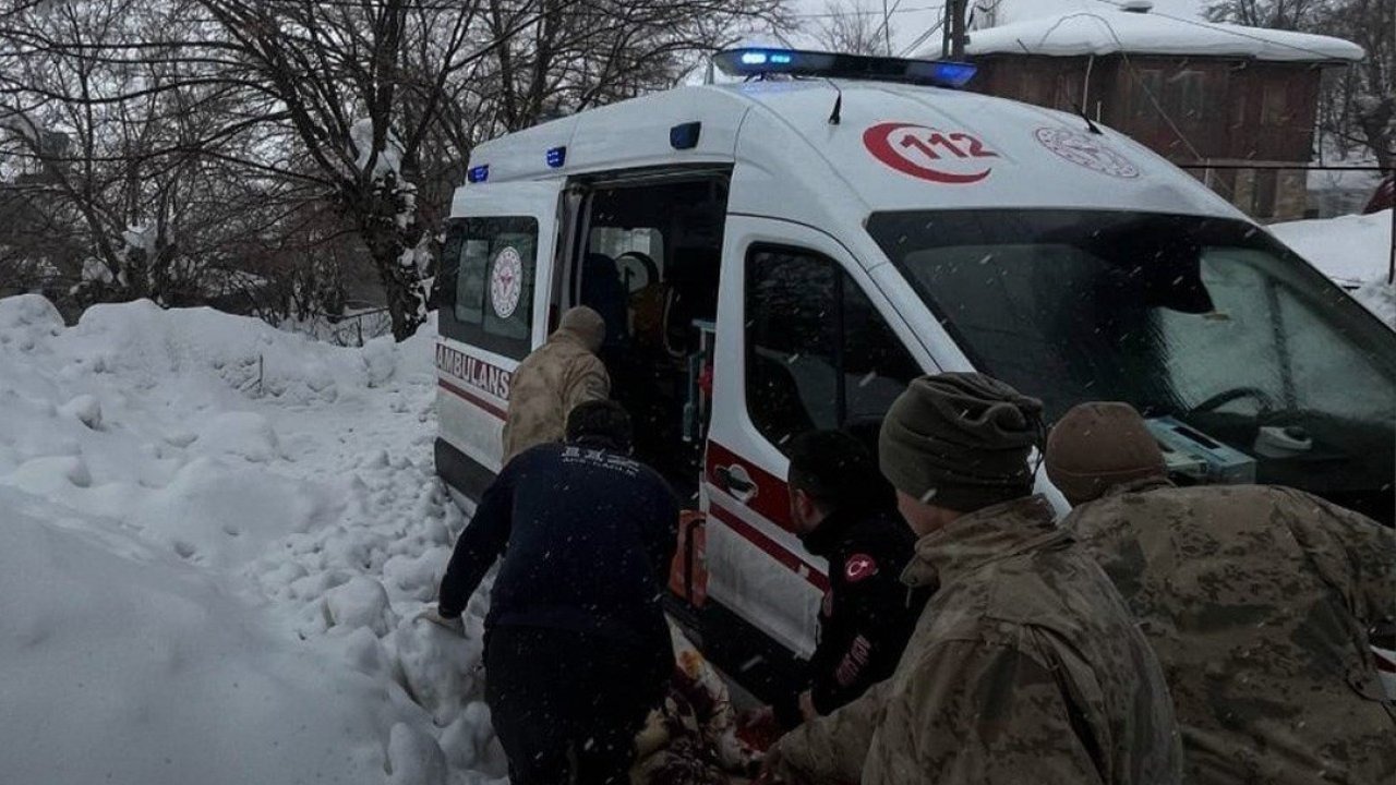 Kemaliye’de toprak kayması: 1 işçi hayatını kaybetti