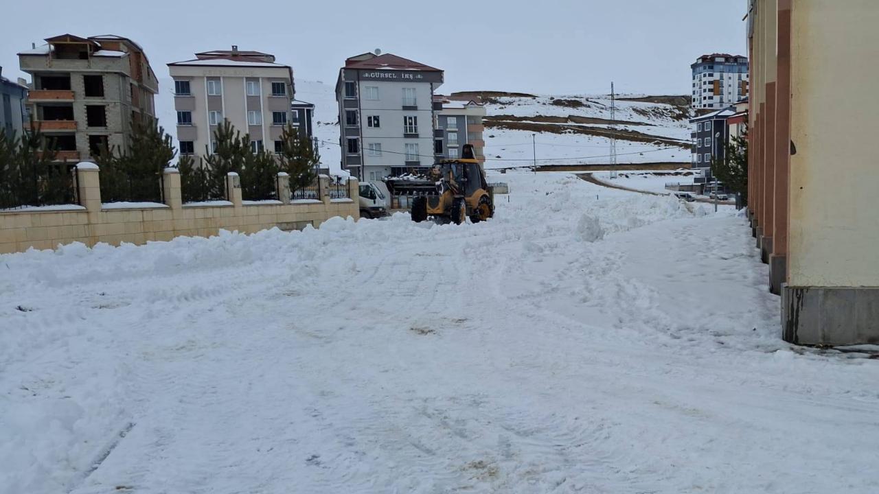 Okullar açılıyor: Bayburt Belediyesi’nden kar seferberliği