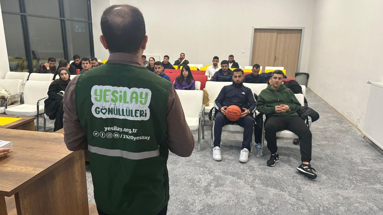 Yeşilay, gençlere sağlıklı yaşamın şifrelerini anlattı