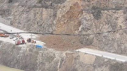 Gümüşhane-Giresun karayolunda heyelan